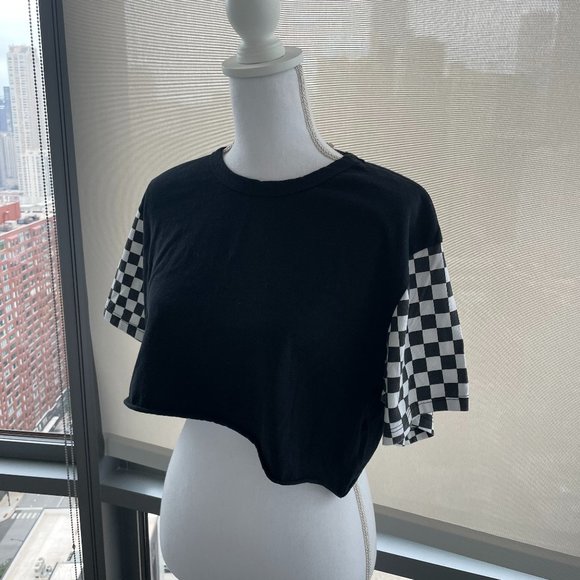 Emma & Sam Black tshirt crop top with checker sleeves - Picture 4 of 7